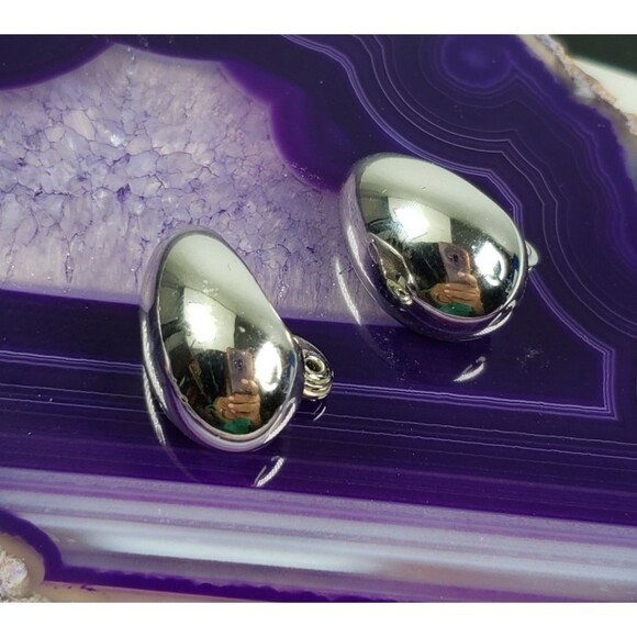 Vintage Signed Monet Egg Shape Silver Tone Clip On Earrings - Picture 6 of 10